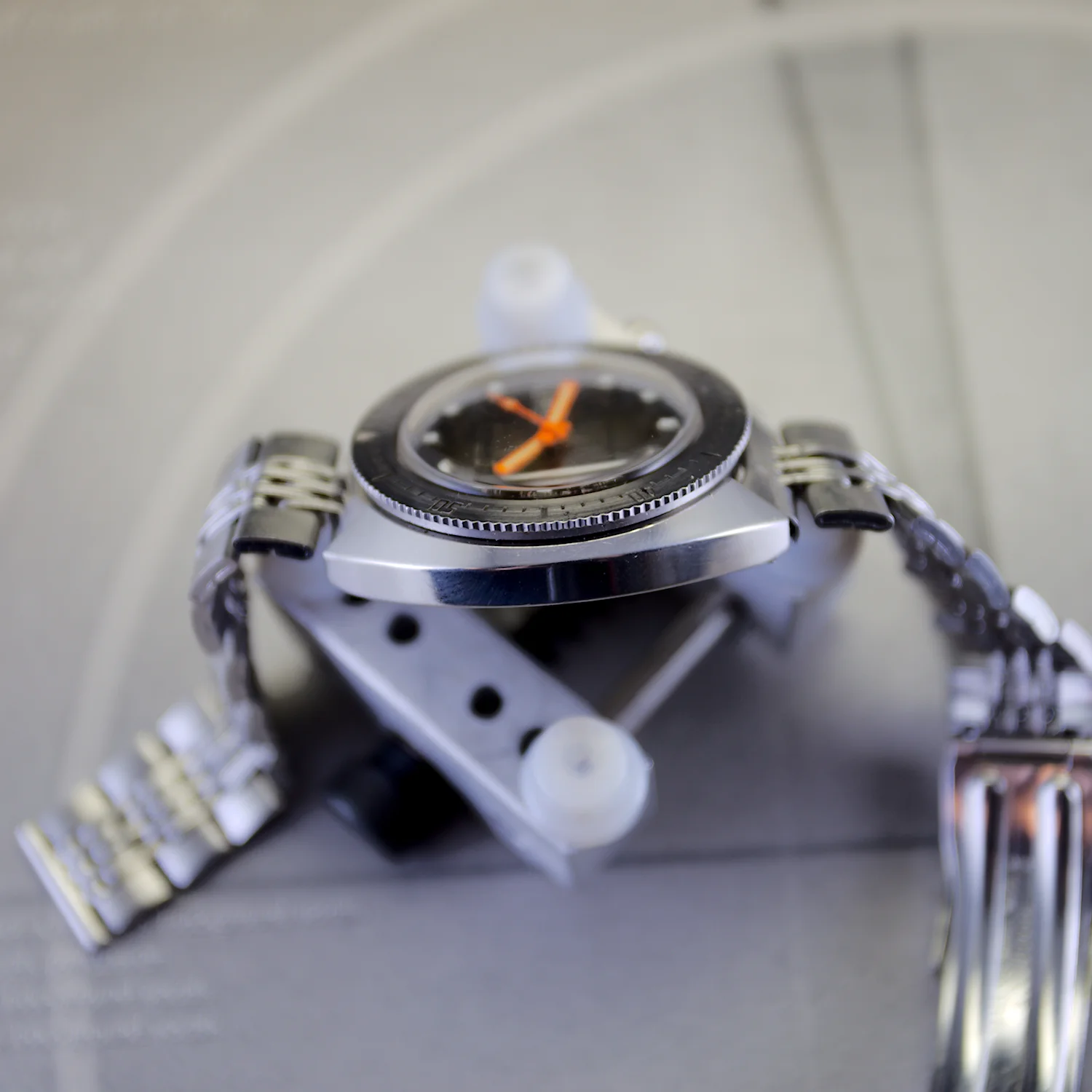 Benrus Orbit Robot 7067-375 c.1972 — Buying On Time Vintage Watches